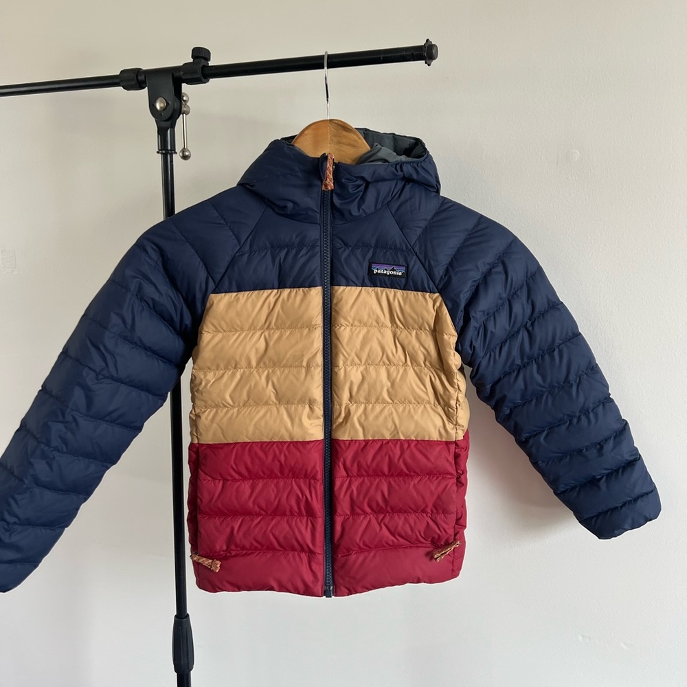Boys reversible Patagonia Colorblock Hooded Puffer Small 6-7